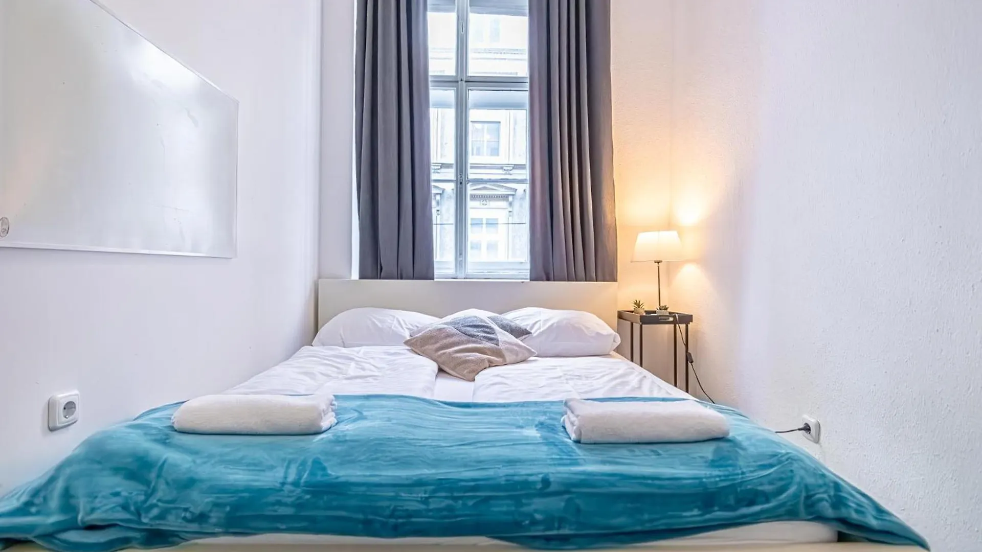 Trendy 1Br & 1Lr Near Rennweg, Great City Links Apartman